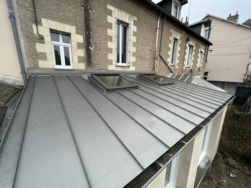 Pose de fenêtre de toit Velux aux environs de Nantes